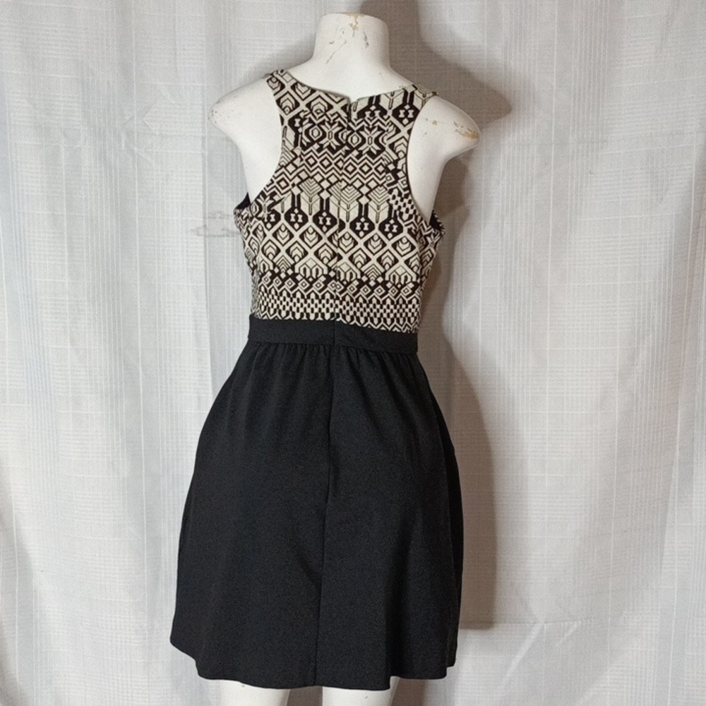 CYNTHIA POWLEY DRESS - Picture 4 of 6